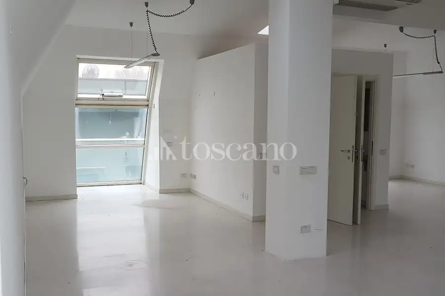 Ufficio in vendita di 95 mq a €830 (rif. MRE1134AF-A)