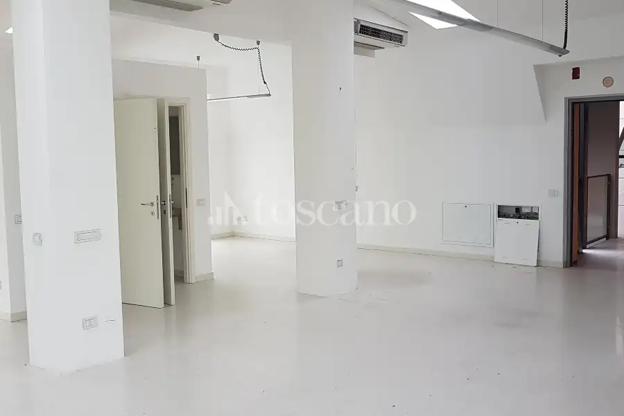 Ufficio in vendita di 95 mq a €830 (rif. MRE1134AF-A)