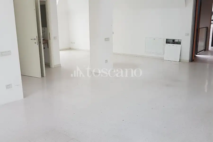 Ufficio in vendita di 95 mq a €830 (rif. MRE1134AF-A)