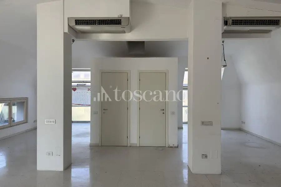 Ufficio in vendita di 95 mq a €830 (rif. MRE1134AF-A)