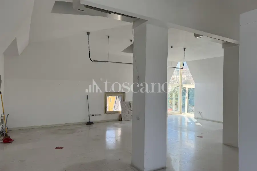 Ufficio in vendita di 95 mq a €830 (rif. MRE1134AF-A)