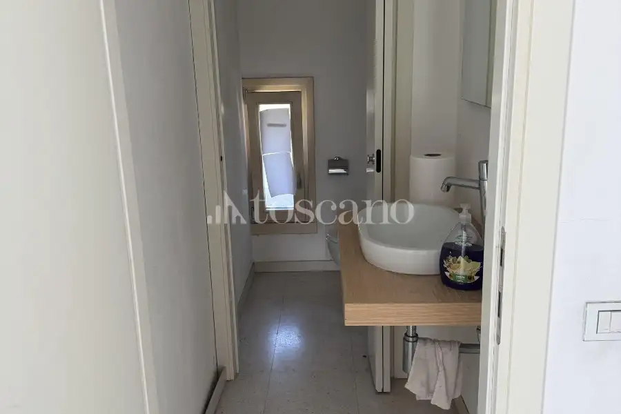 Ufficio in vendita di 95 mq a €830 (rif. MRE1134AF-A)