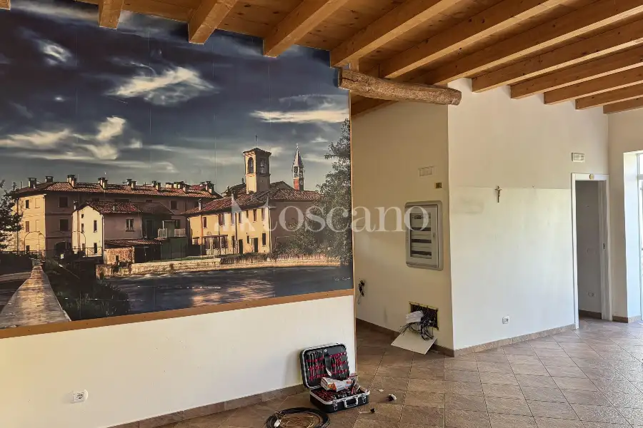 Negozio in vendita di 160 mq a €1,125 (rif. TS0319VE)