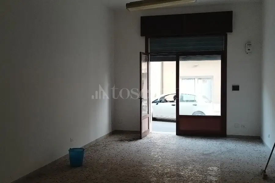Negozio in affitto di 45 mq a €400 (rif. 56/2025)