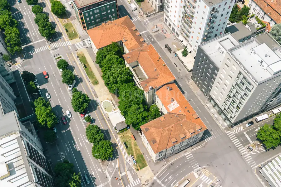 Palazzo in vendita di 7.000 mq trattativa riservata (rif. 21/2025)