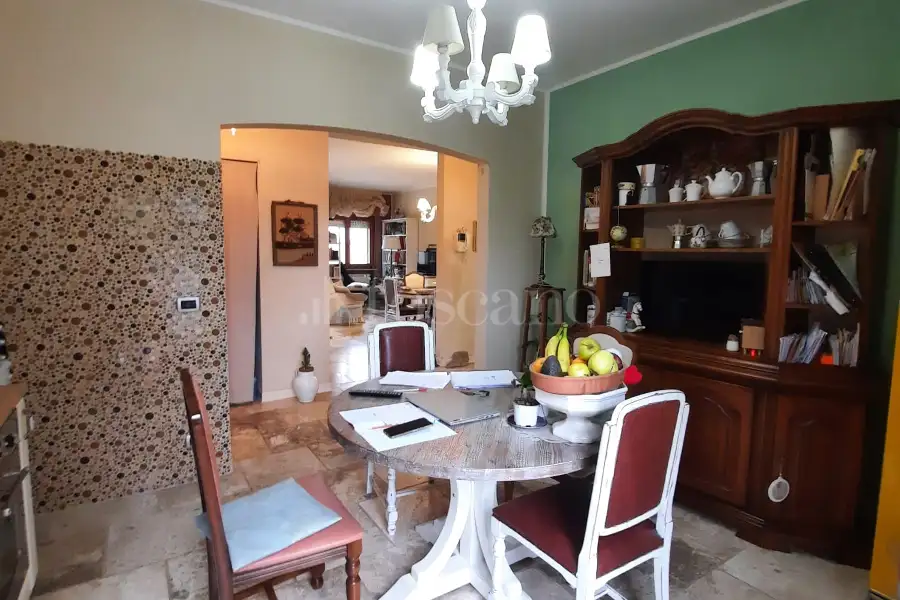 Villa Plurifamiliare in vendita di 800 mq a €795.000 (rif. 6/2025)