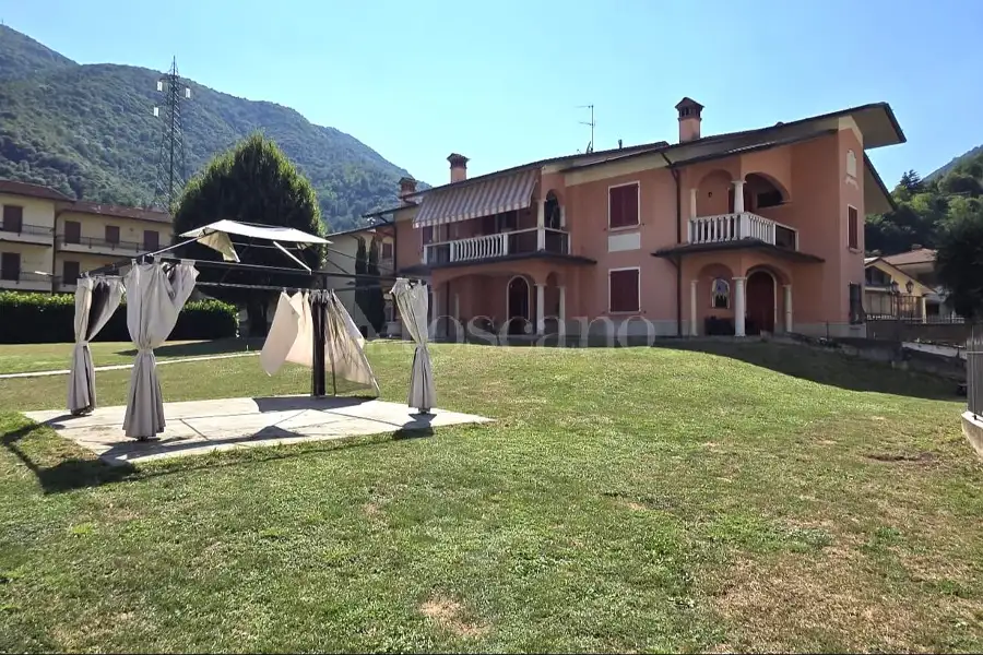 Villa in vendita di 550 mq a €970.000 (rif. 10/2026)