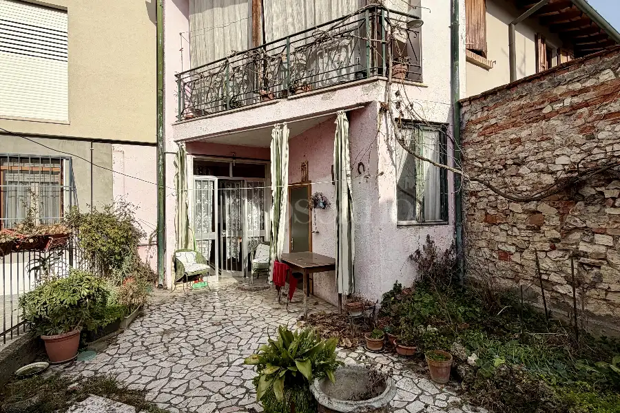 Casa Indipendente in vendita di 220 mq a €270.000 (rif. 3/2026)