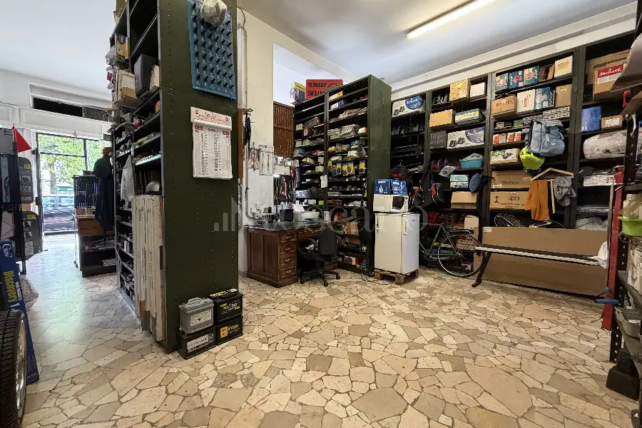 Negozio in vendita di 90 mq a €249.000 (rif. 35/2026)