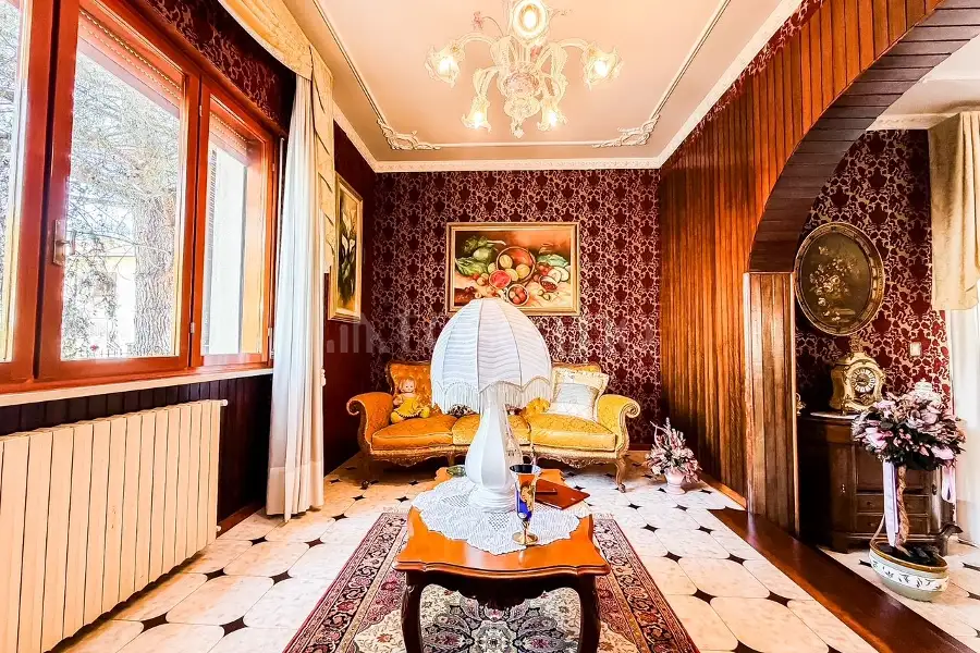 Villa Bifamiliare in vendita di 273 mq a €420.000 (rif. 37/2026)
