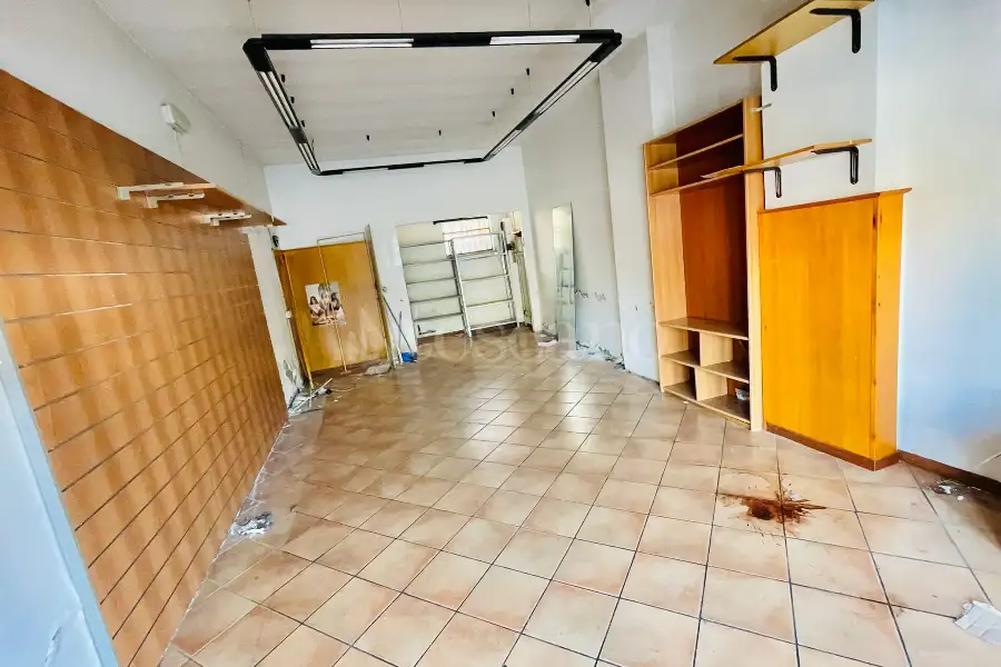 Negozio in affitto di 44 mq a €1.900 (rif. 27/2025)