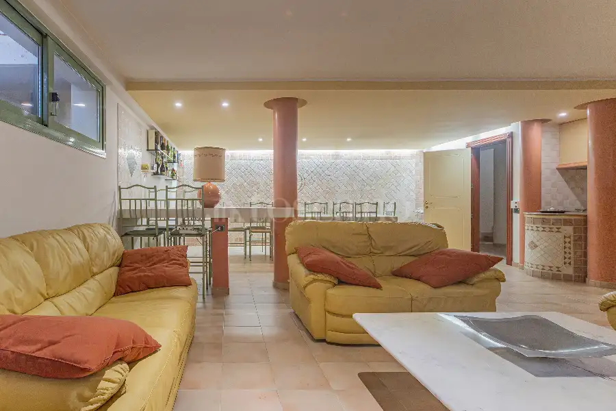 Villa in vendita di 500 mq a €990.000 (rif. 100/2025)