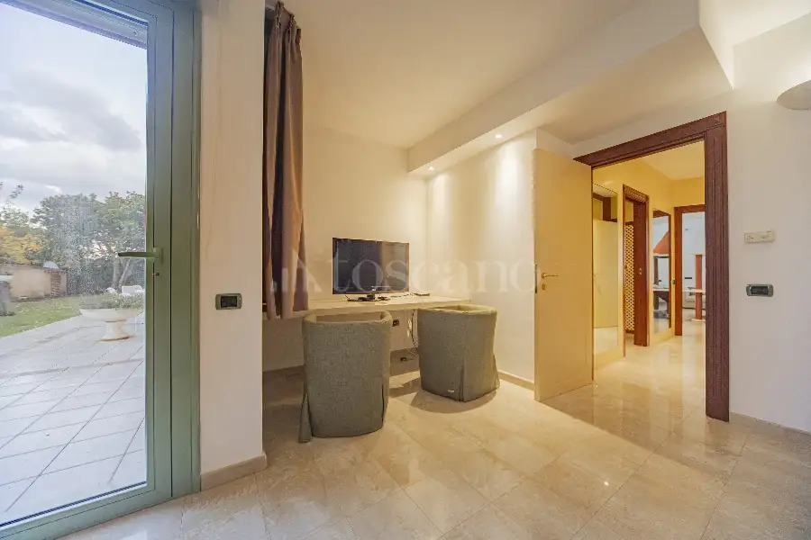 Villa in vendita di 500 mq a €990.000 (rif. 100/2025)