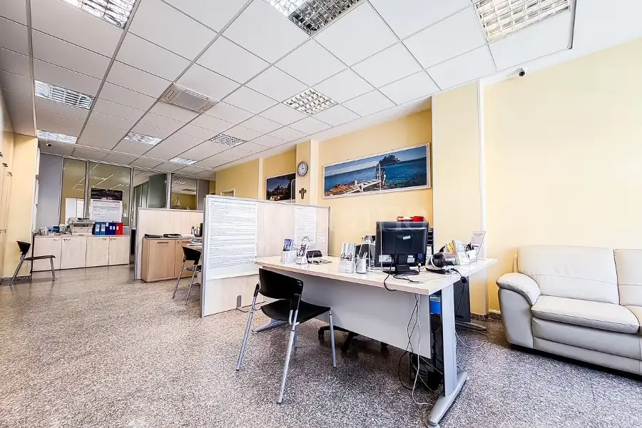 Negozio in vendita di 200 mq a €305.000 (rif. 25/2026)