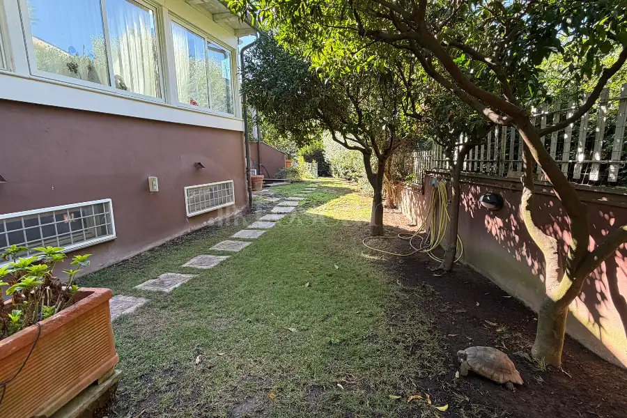 Villa Plurifamiliare in vendita di 430 mq a €395.000 (rif. 19/2026)