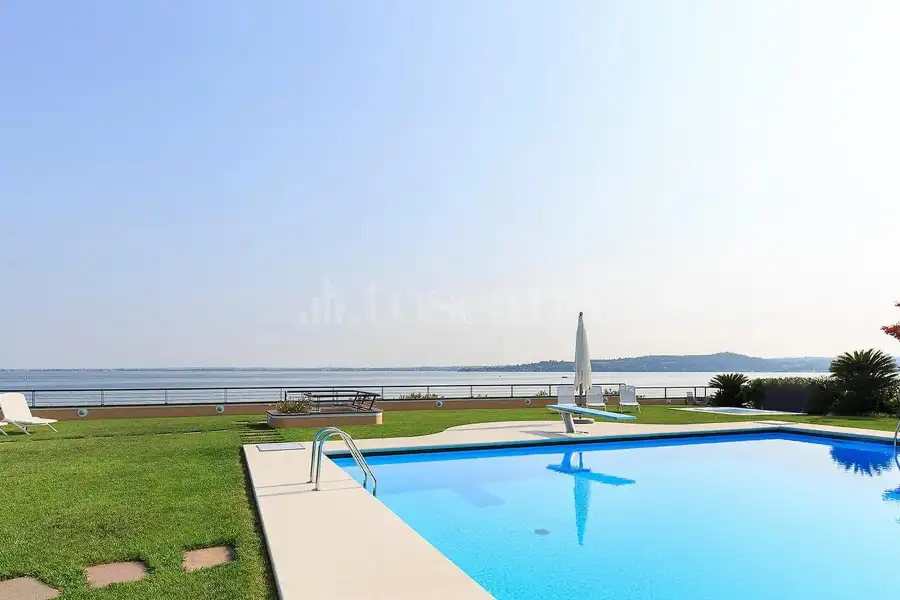 Villa in vendita di 1.300 mq trattativa riservata (rif. 38/2024)