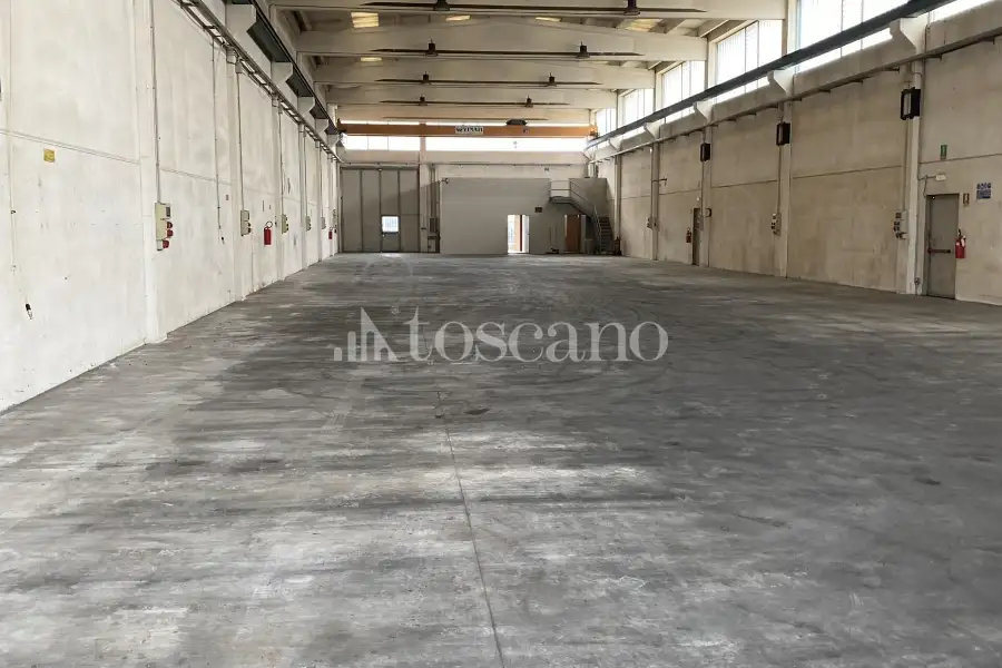 Capannone in vendita di 900 mq a €450,000 (rif. MRE0062VA)