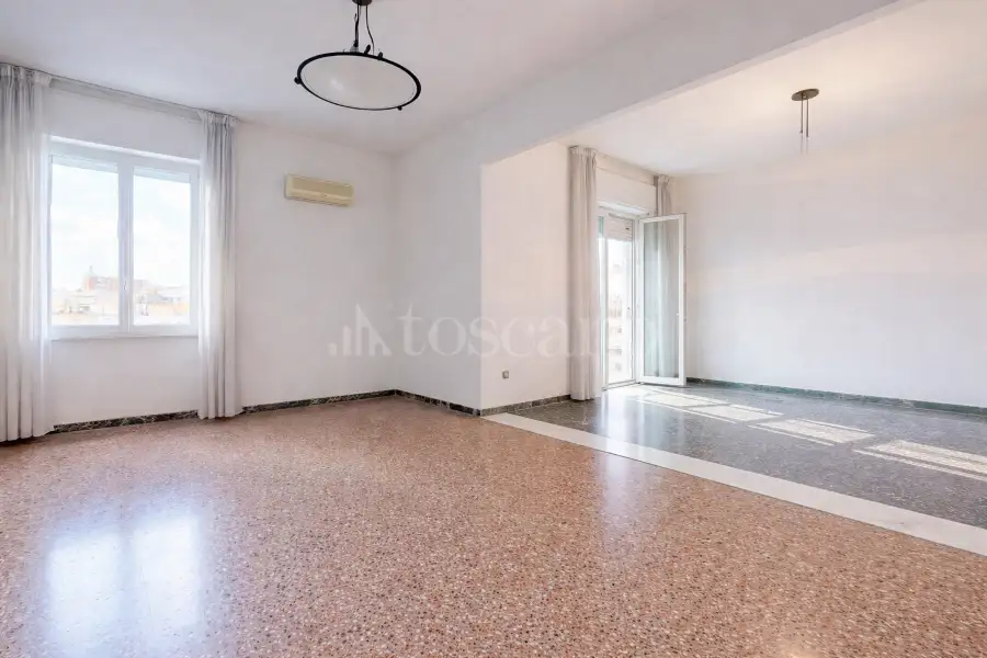 Attico in vendita di 165 mq a €699.000 (rif. 11/2026)
