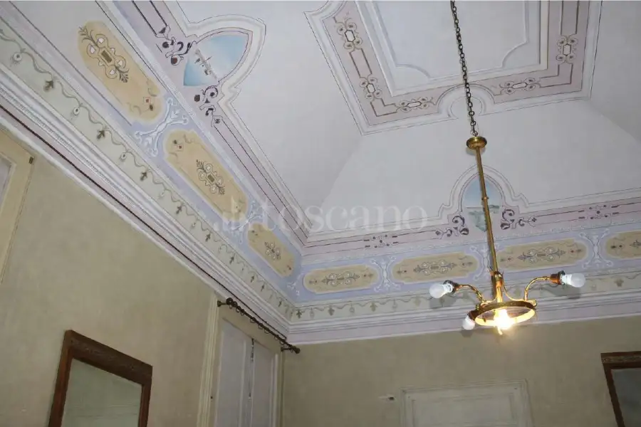 Palazzo in vendita di 300 mq a €140.000 (rif. 3/2026)