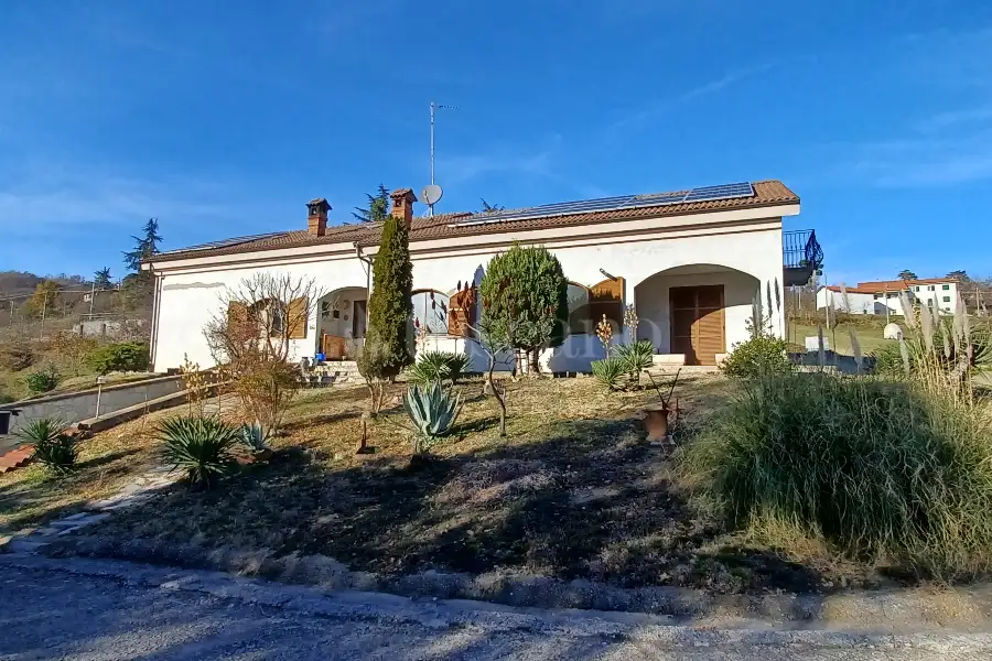 Villa in vendita di 300 mq a €360.000 (rif. 5/2023)