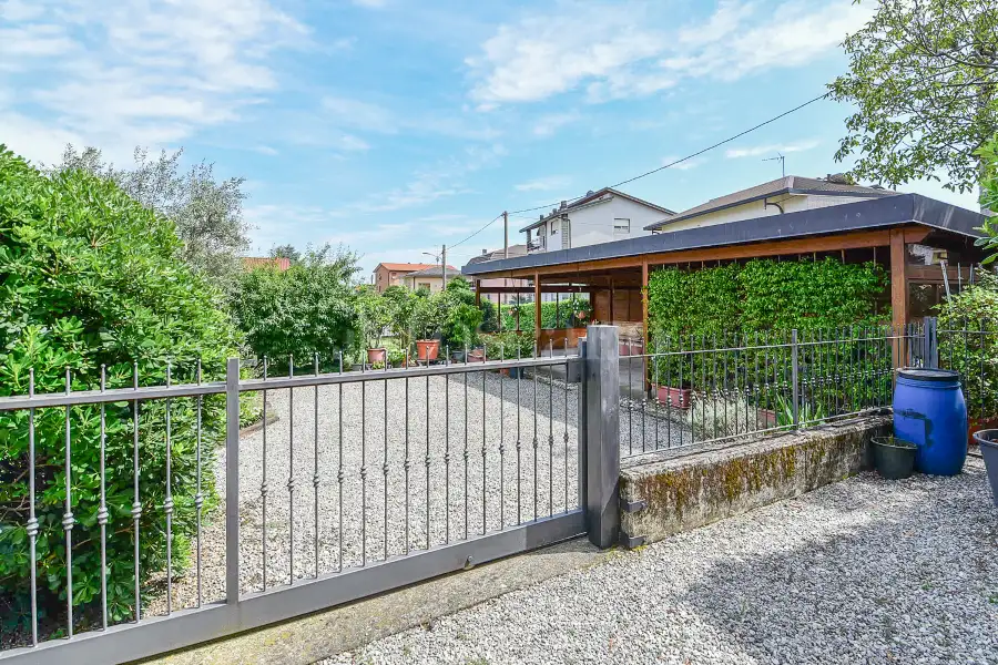 Casa in vendita di 250 mq a €270.000 (rif. 28/2025)