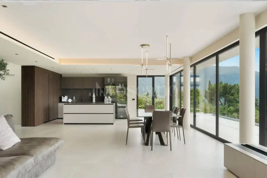 Villa in vendita di 800 mq a €5.500.000 (rif. 34/2026)