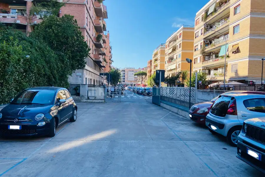 Box in affitto di 22 mq a €265 (rif. 12/2026)