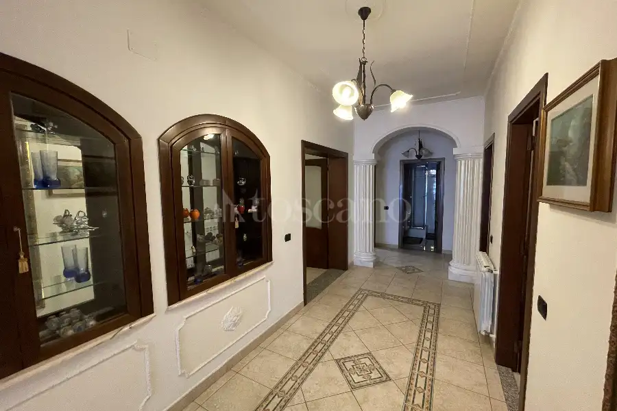 Casa Indipendente in vendita di 382 mq a €450.000 (rif. 2/2026)