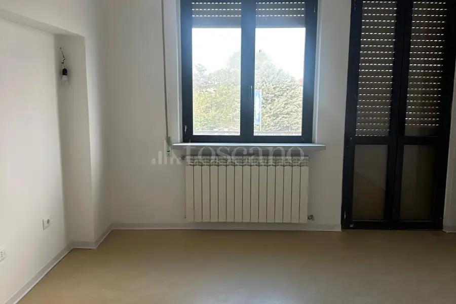 Ufficio in affitto di 300 mq a €3.000 (rif. 83/2026)