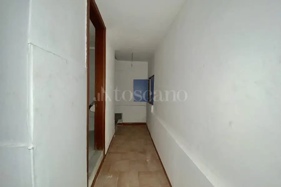 Posto Moto in vendita di 110 mq a €68.000 (rif. 4/2026)