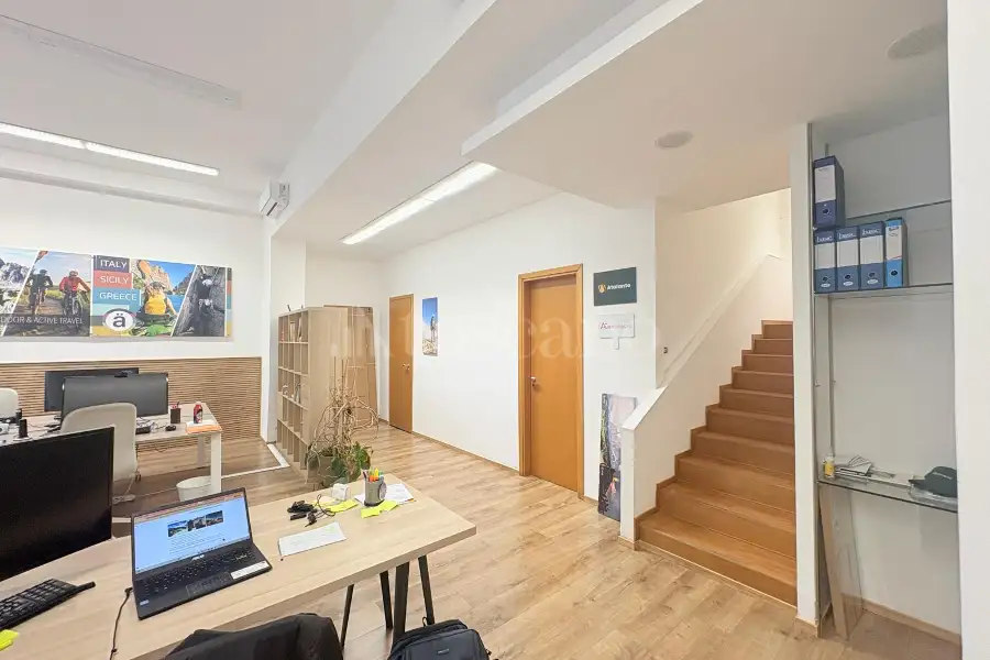 Negozio in vendita di 160 mq a €219.000 (rif. 10/2026)