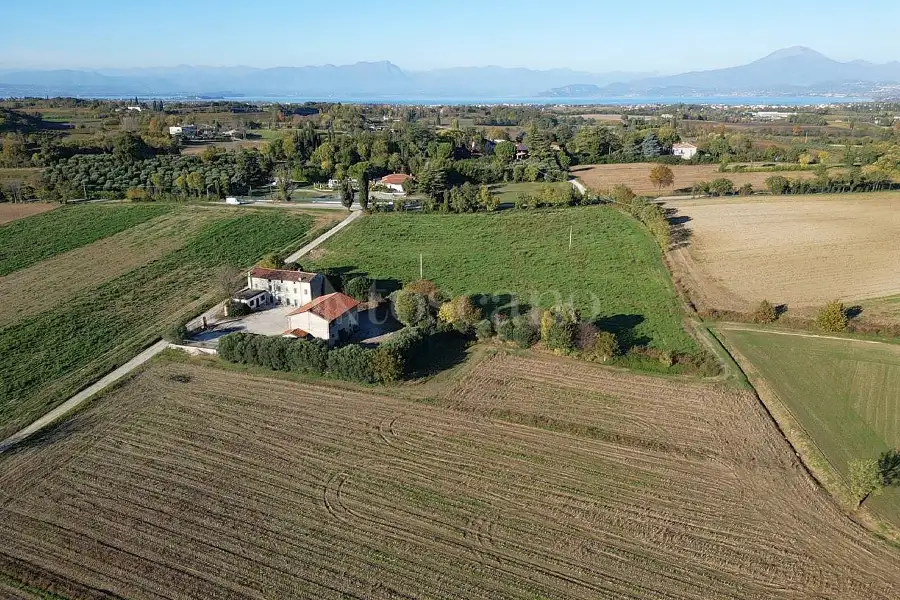 Casale in vendita di 200 mq a €2.200.000 (rif. 55/2025)