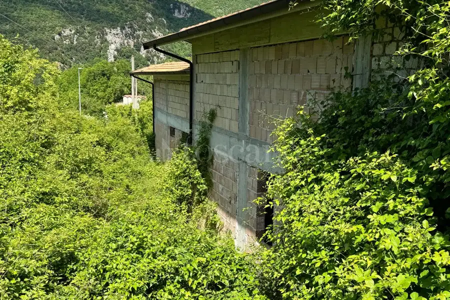Casa Indipendente in vendita di 332 mq a €60.000 (rif. 64/2025)