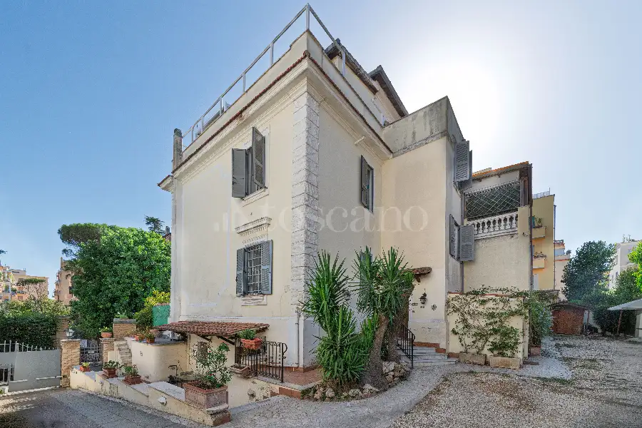 Villa in vendita di 250 mq a €1.450.000 (rif. 41/2026)