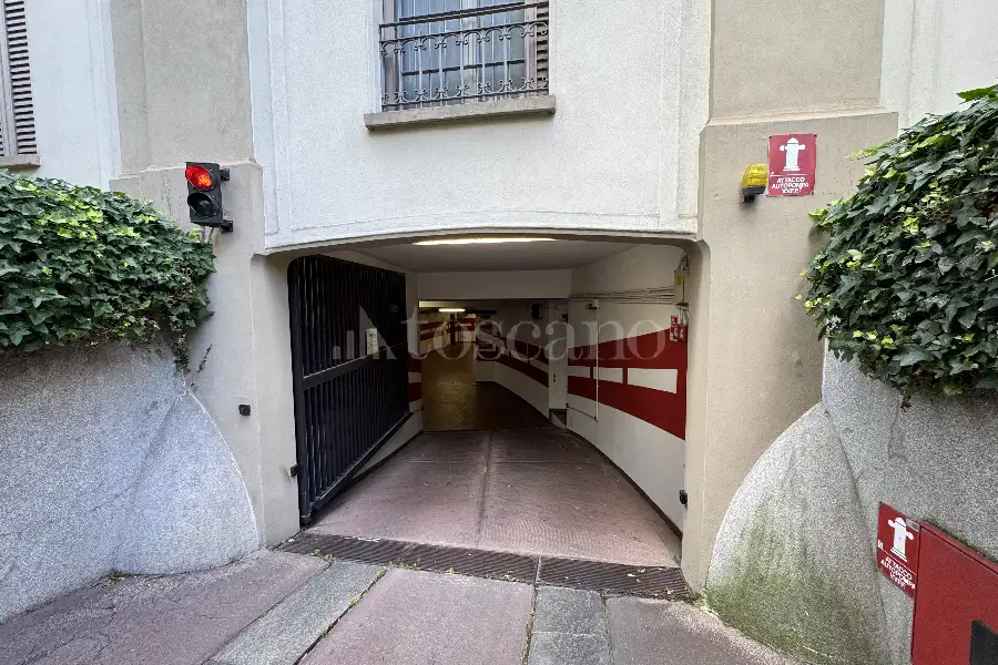 Box in affitto di 19 mq a €900 (rif. 73/2026)