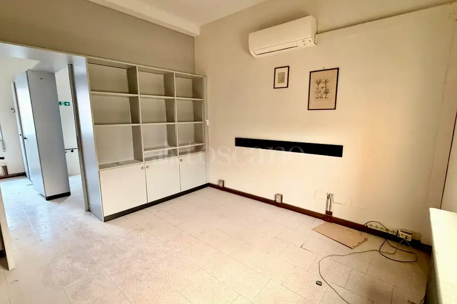 Ufficio in vendita di 200 mq a €379.000 (rif. 8/2026)