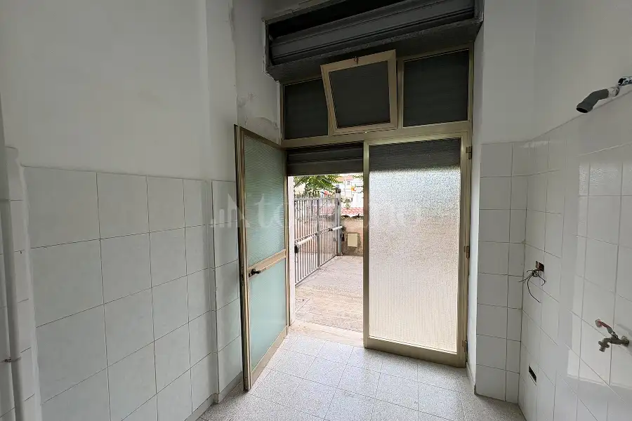 Negozio in affitto di 57 mq a €550 (rif. 92/2026)