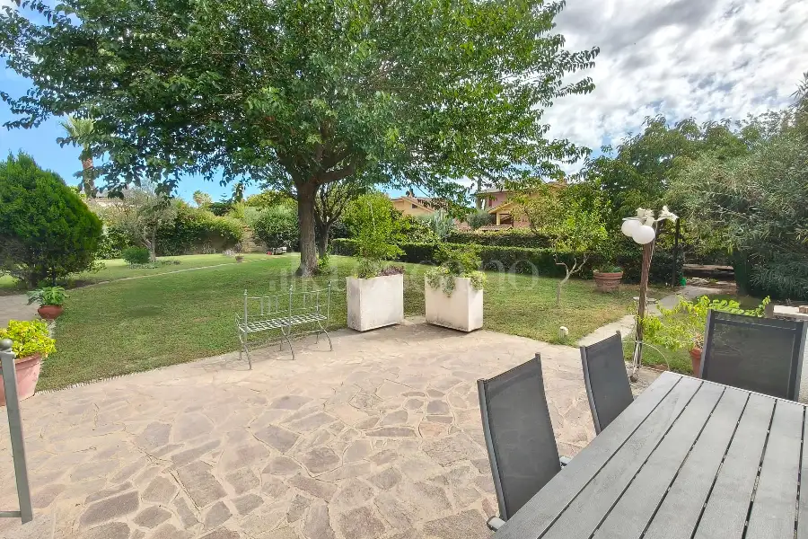 Villa in vendita di 300 mq a €845.000 (rif. 49/2026)