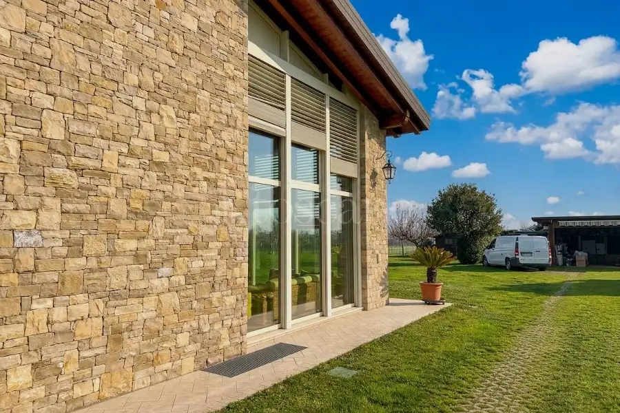 Villa in vendita di 230 mq a €950.000 (rif. 17/2026)