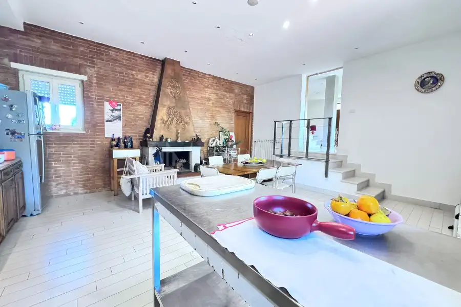 Villa in vendita di 350 mq a €475.000 (rif. 15/2025)