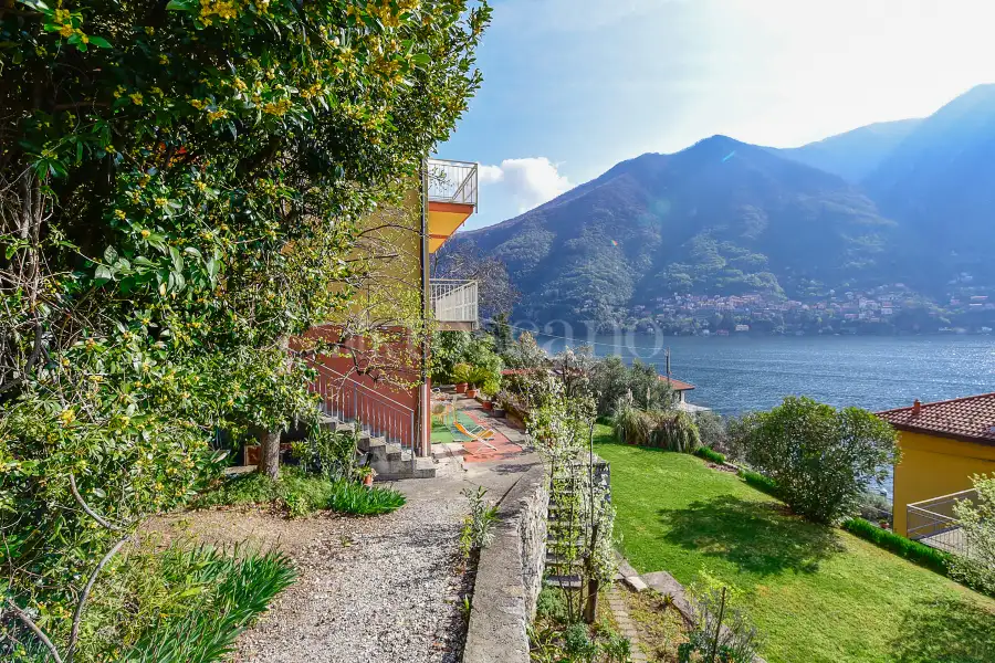 Villa Plurifamiliare in vendita di 400 mq a €3.150.000 (rif. 11/2025)