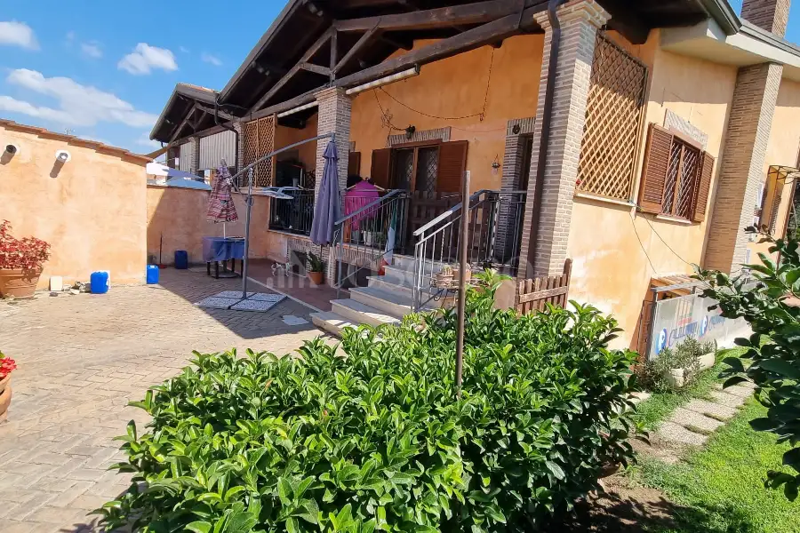 Villa in vendita di 240 mq a €450.000 (rif. 17/2026)