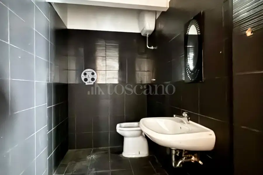Negozio in vendita di 90 mq a €59.000 (rif. 15/2026)