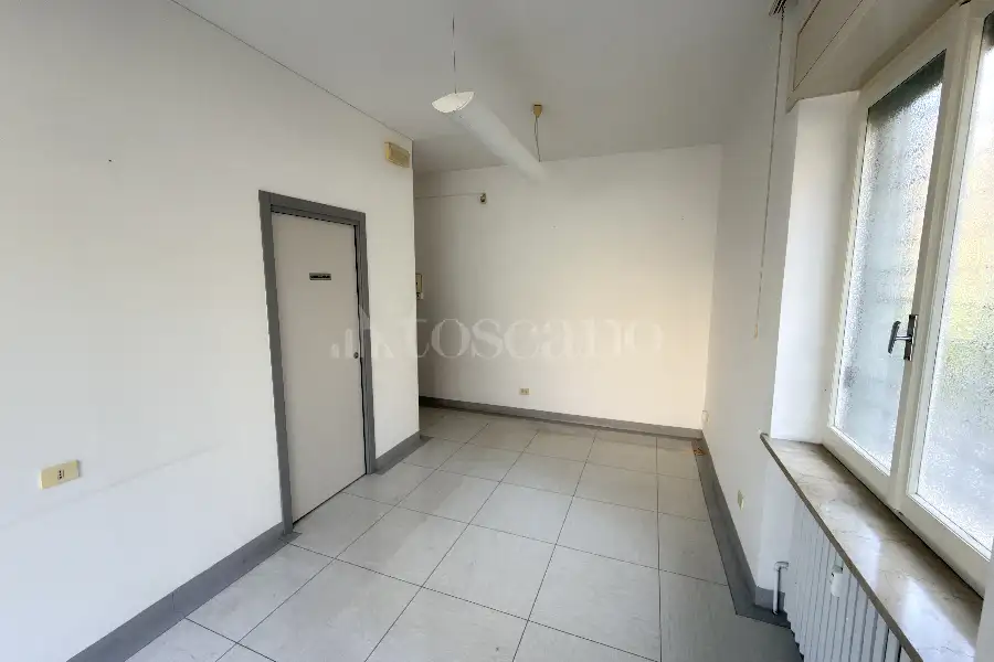 Negozio in affitto di 100 mq a €1.600 (rif. 13/2026)