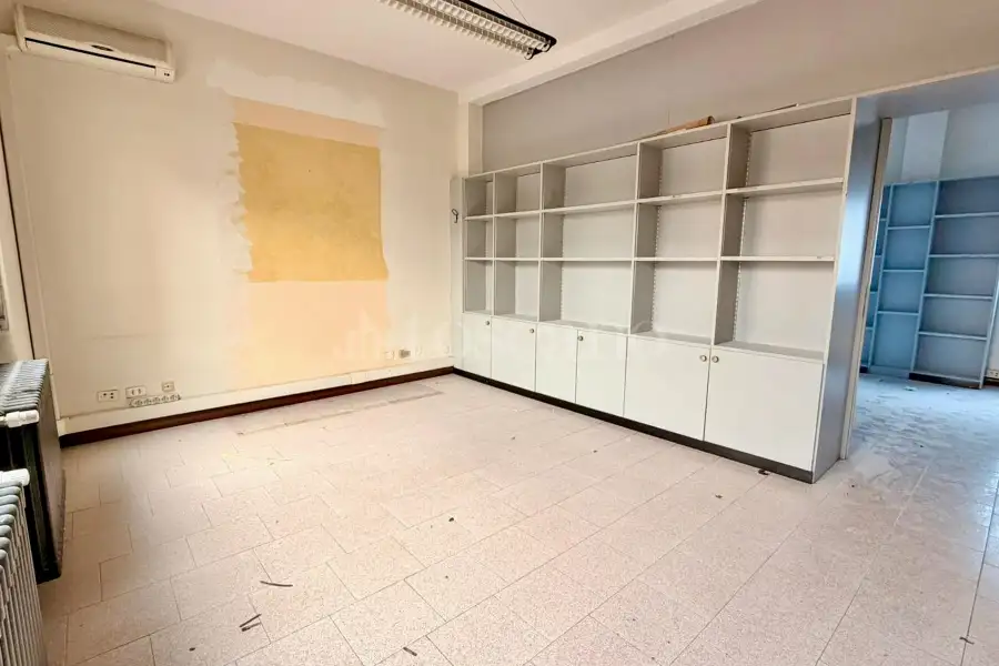 Ufficio in vendita di 200 mq a €379.000 (rif. 8/2026)