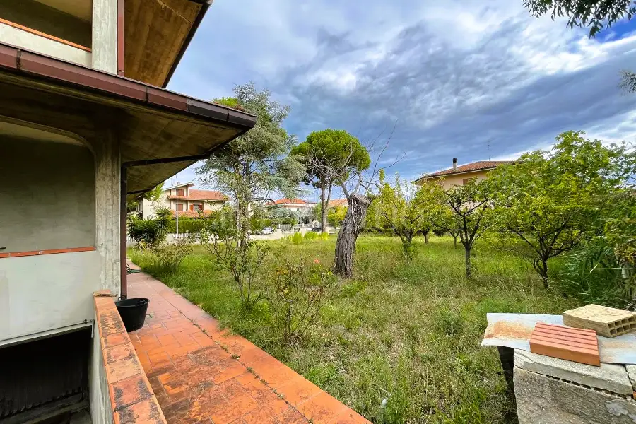 Villa in vendita di 305 mq a €650.000 (rif. 12/2025)