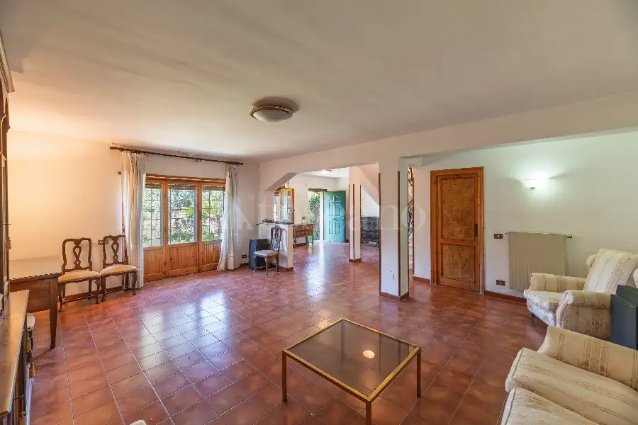 Villa Bifamiliare in vendita di 250 mq a €295.000 (rif. 24/2025)