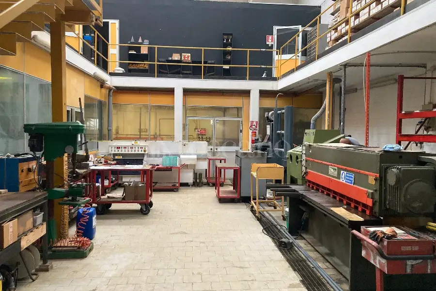 Capannone in vendita di 300 mq a €295,000 (rif. TS0203VE)