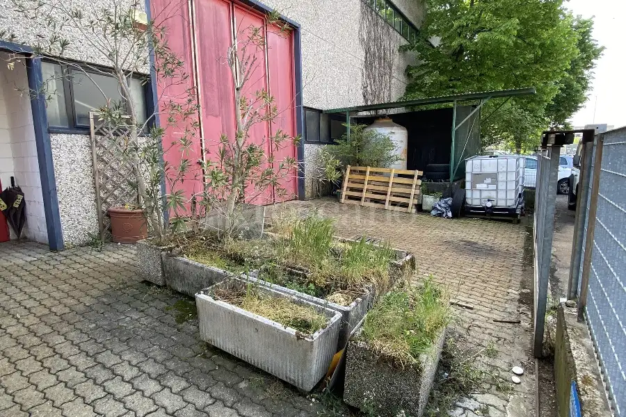 Capannone in vendita di 300 mq a €295,000 (rif. TS0203VE)