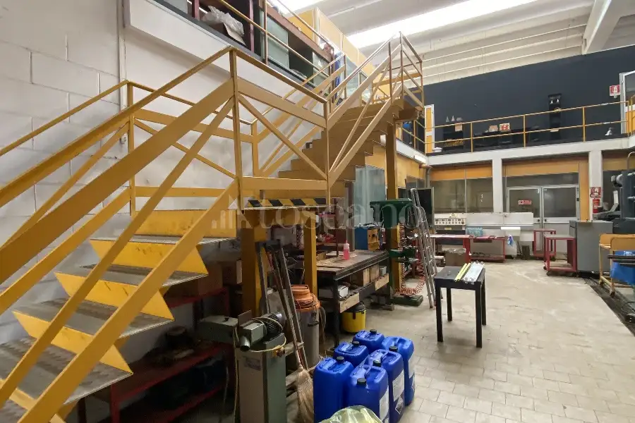 Capannone in vendita di 300 mq a €295,000 (rif. TS0203VE)